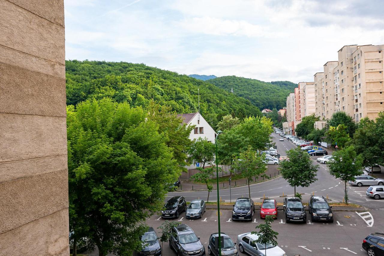 Metropolitan Wildscape View Lägenhet Braşov Exteriör bild